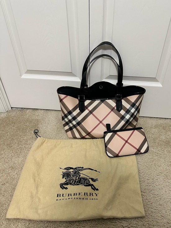 Burberry Handbags - Burberry Supernova Check Bag Tote Coated Canvas‎ Luxury Style VGUC w/Dustbag
